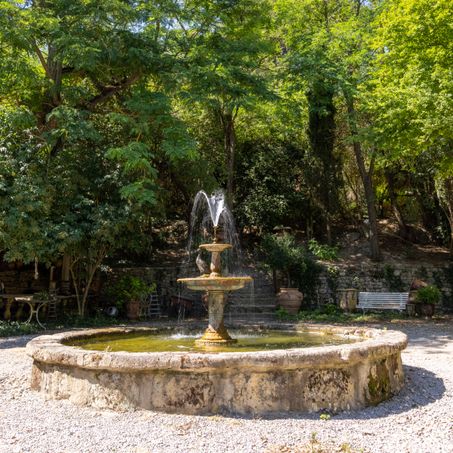 Fontaine domaine de la Fourcade